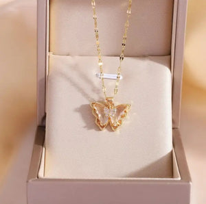 Crystal Butterfly Necklace
Zircon Fancy Lip Chain Bow Gold Plated (Clear)